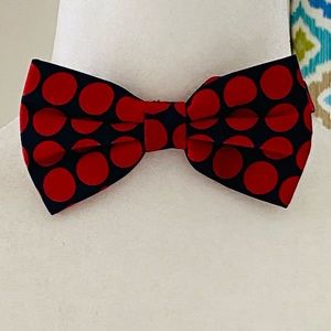 NEW without TAGS Navy self tie bow with large red polka dots